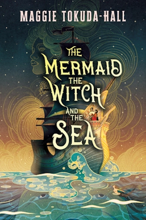 Capa do livro The Mermaid, the Witch, and the Sea, de Maggie Tokuda-Hall, com navio pirata navegando em mar místico sob céu estrelado, ilustrando fantasia romântica com diferenças de classe e temática marítima.