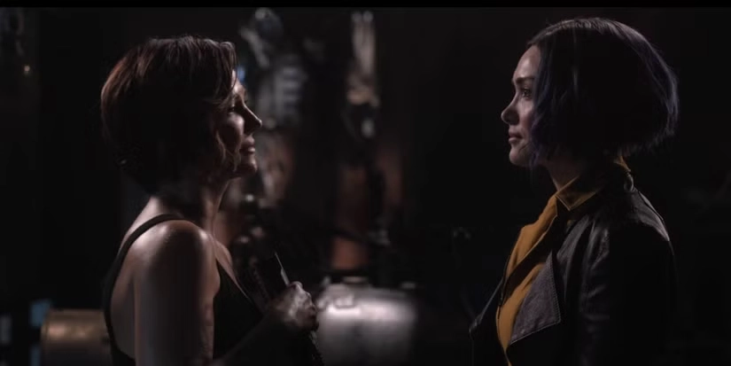 Faye Valentine no live-action de Cowboy Bebop em confronto com Whitney Matsumoto, cena que evidencia a diferença entre a versão da Netflix e a história do anime original.