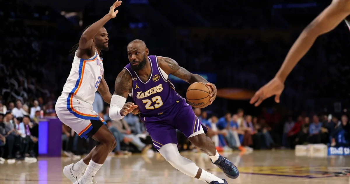 LeBron James explica a diferença entre o Oklahoma City Thunder e o Los Angeles Lakers durante jogo da NBA contra o Thunder